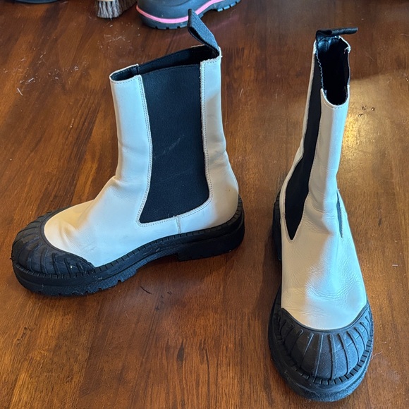 Maeve Shoes - Maeve Chelsea Biker Lug Sole Black and Cream Winter Boots